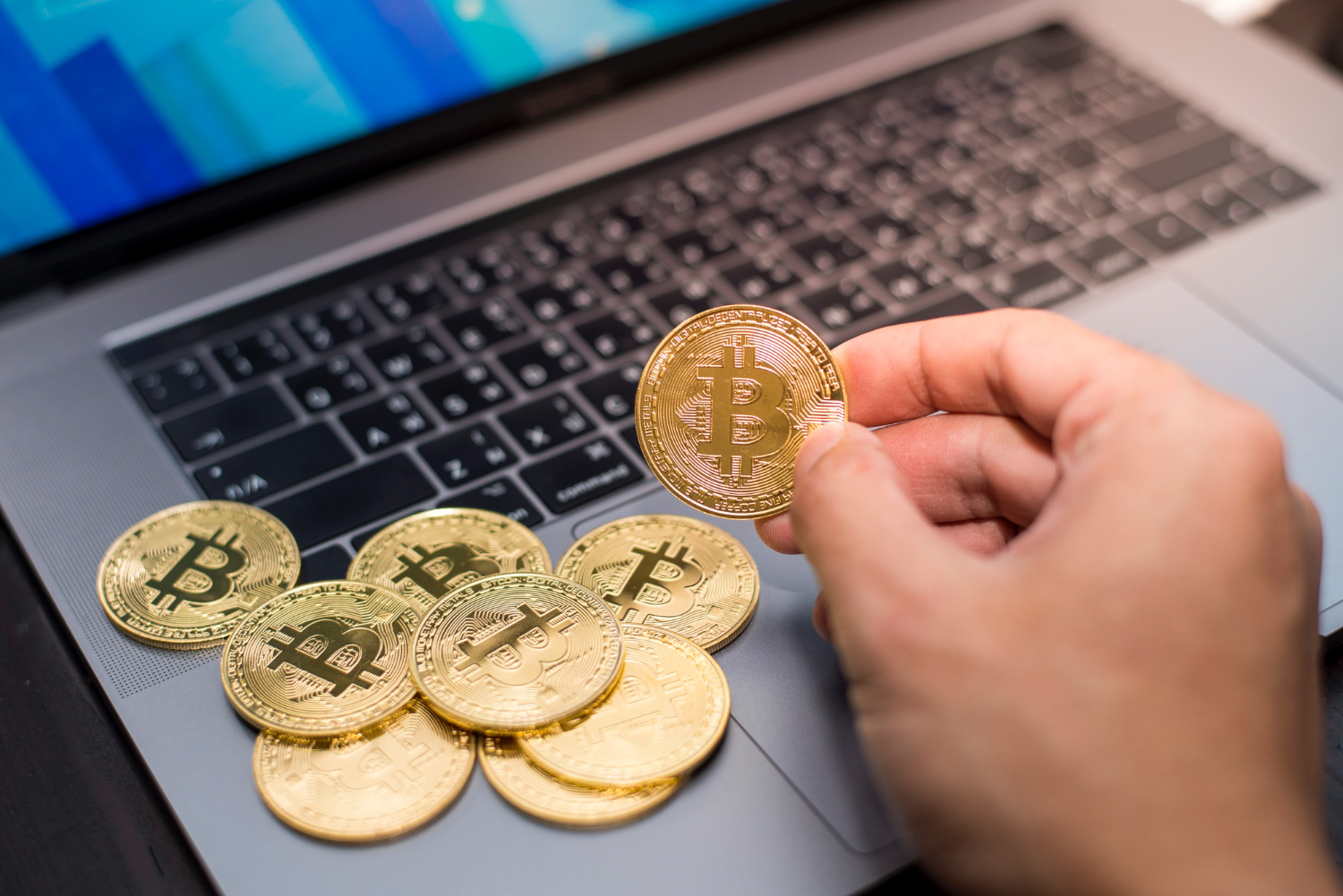 Criptomonedas: Datos clave y cómo transforman el comercio en línea
